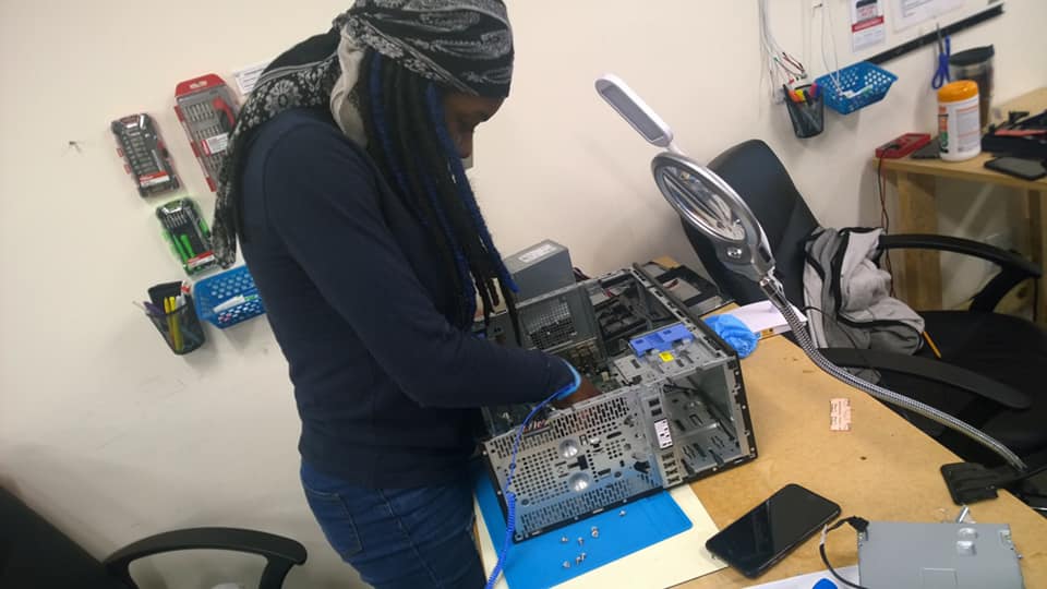 Computer Repair Training, Cell Phone Repair Training - Grad at work https://cellbotics.com